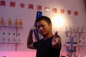  2010花式调酒师学员:邓志豪