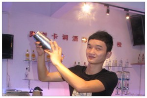  2010花式调酒师学员:邓生伟