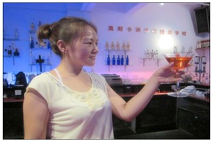 2011女调酒师：陈龙芳