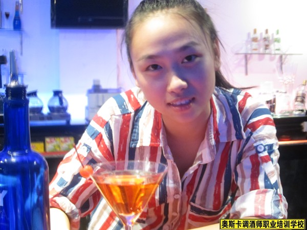 女调酒师女花式调酒师学员罗莎学员风采