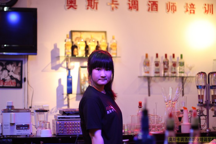 女调酒师 女花式调酒师风采 2012奥斯卡女花式调酒师陈清风采,, 