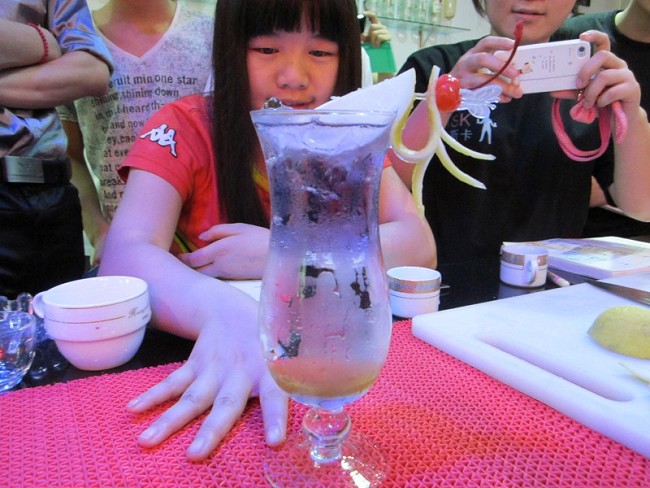 女花式调酒师岑雨惜