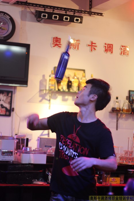 调酒师 花式调酒师 奥斯卡调酒师职业培训学校